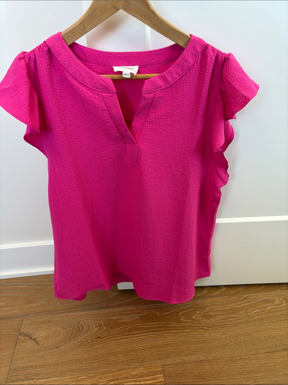 ANDREE BY UNIT Hot Pink Flutter Sleeve Split V Top